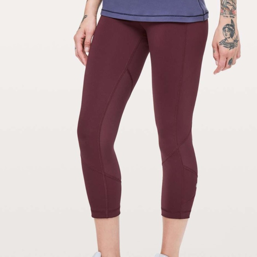 Lululemon Pace Rival Crop *22"
Dark Adobe